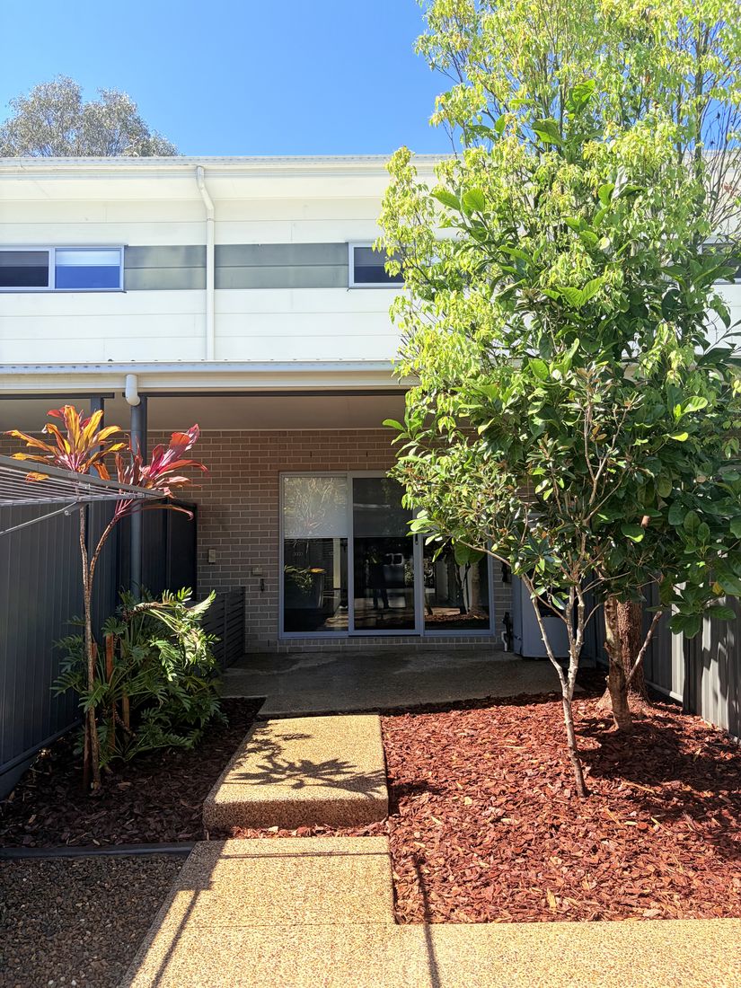 Mulched entrance garden beds, Meridan Plains